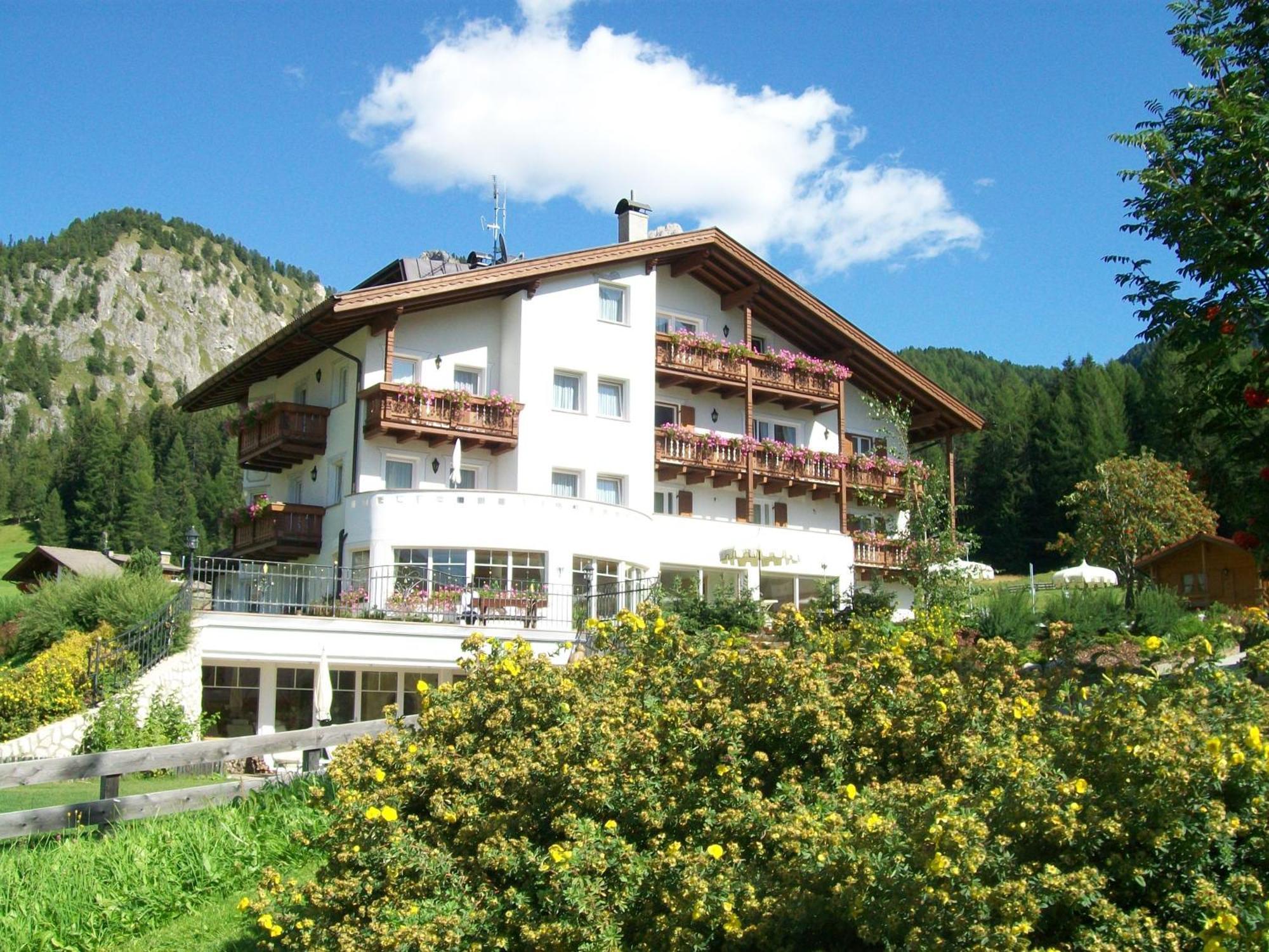 Garni Villa Erna Selva di Val Gardena Exterior foto